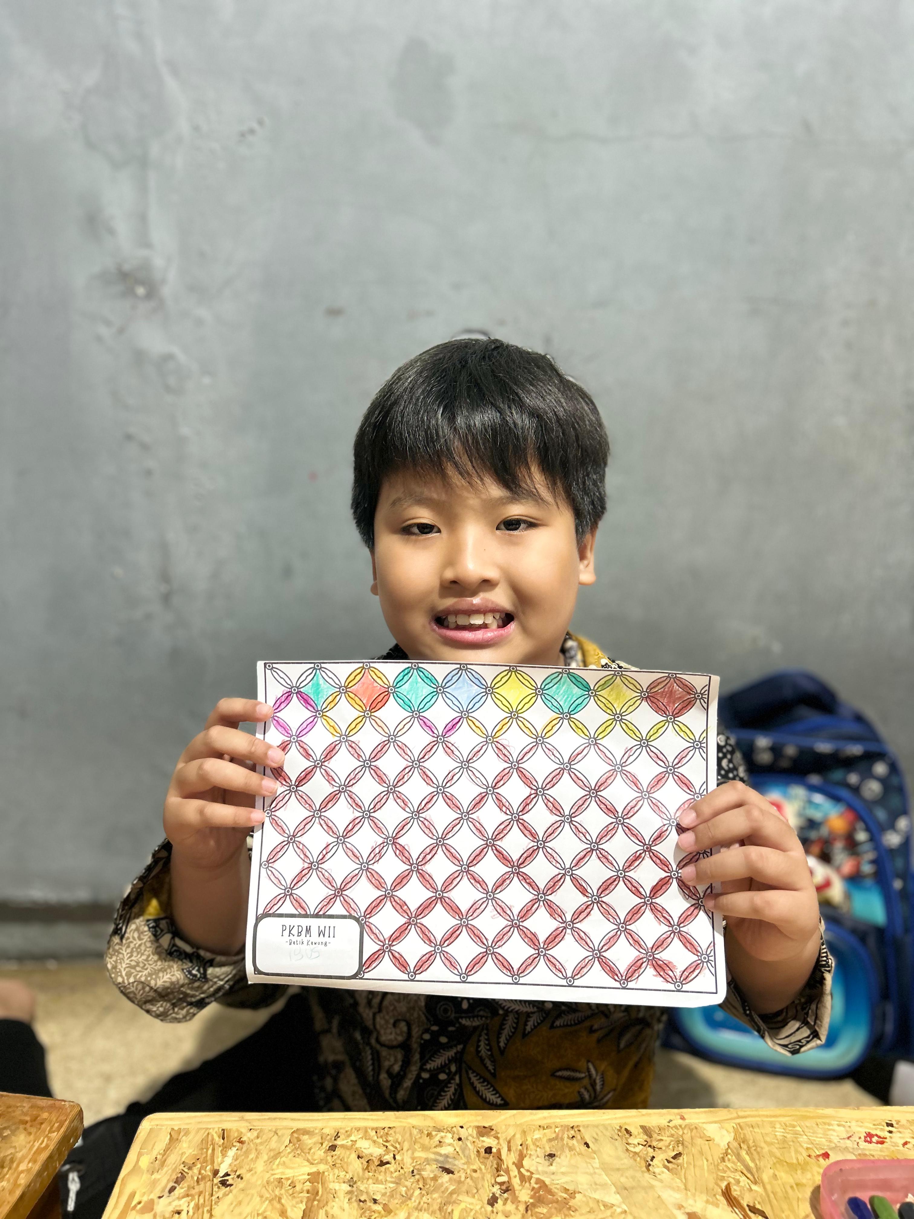 5) Iyus dan Batik Warna Warni