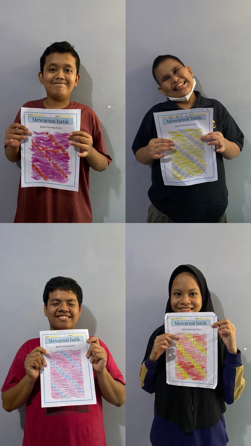 11) Senang Mewarnai Batik