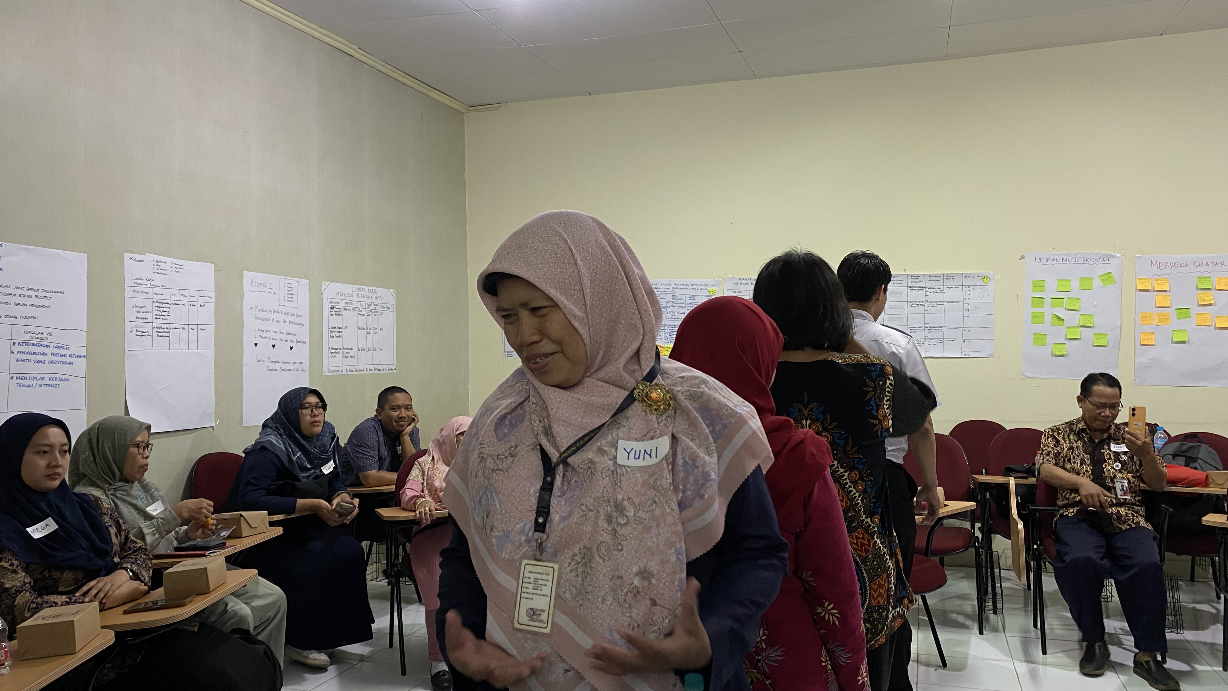 5) Ice Breaking - Berman Games Pesan Berantai